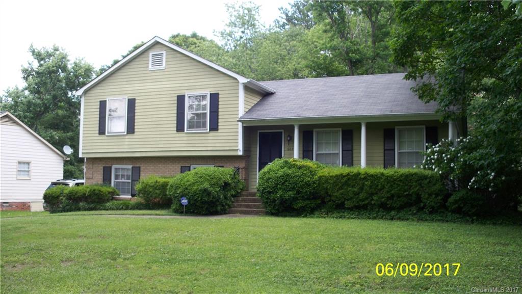 6029 Powder Horn Road Charlotte, NC 28212 - Photo 3 of 3 a front view of a house with a garden