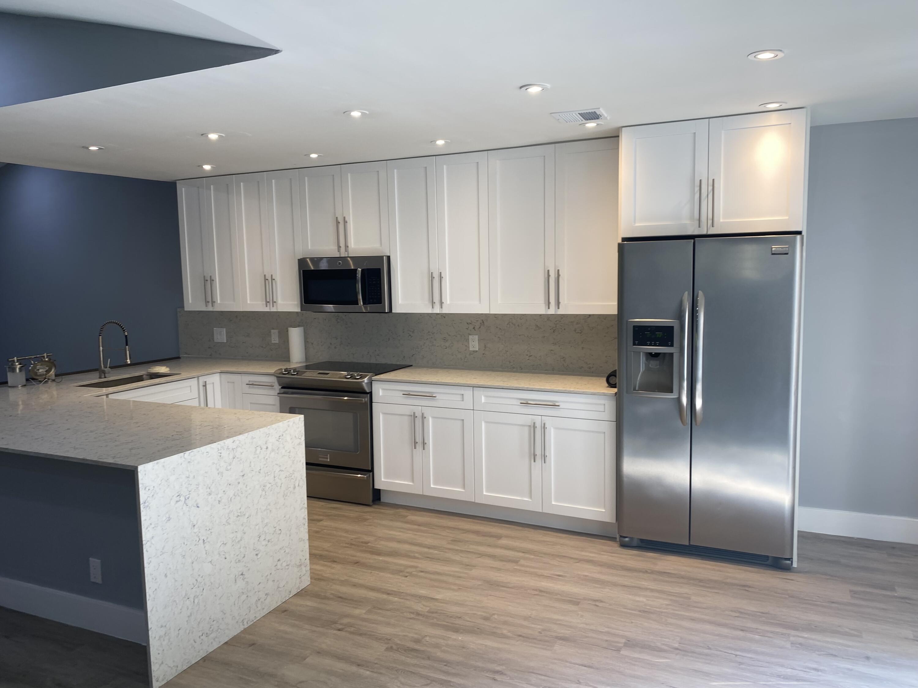 6845 Tiburon Circle Boca Raton, FL 33433 - Photo 2 of 10 Kitchen