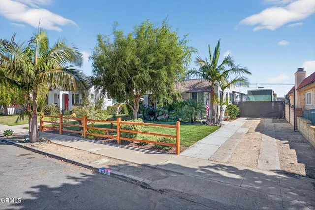 a view of outdoor space yard and porch