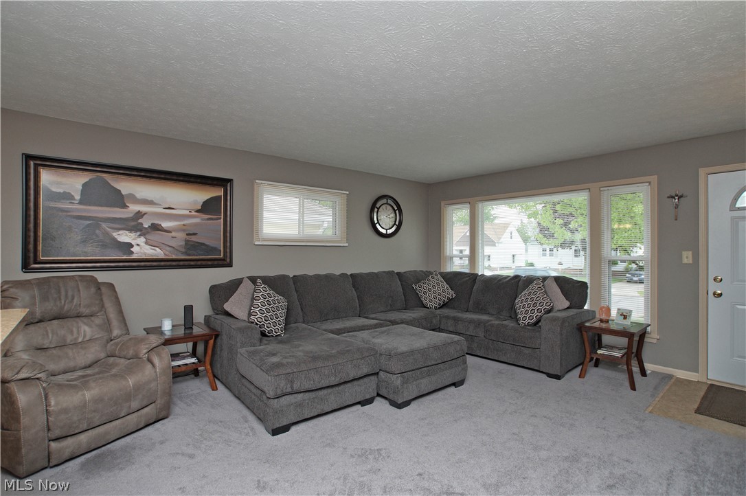 352 Clarmont Road Willowick, OH 44095 - Photo 4 of 29