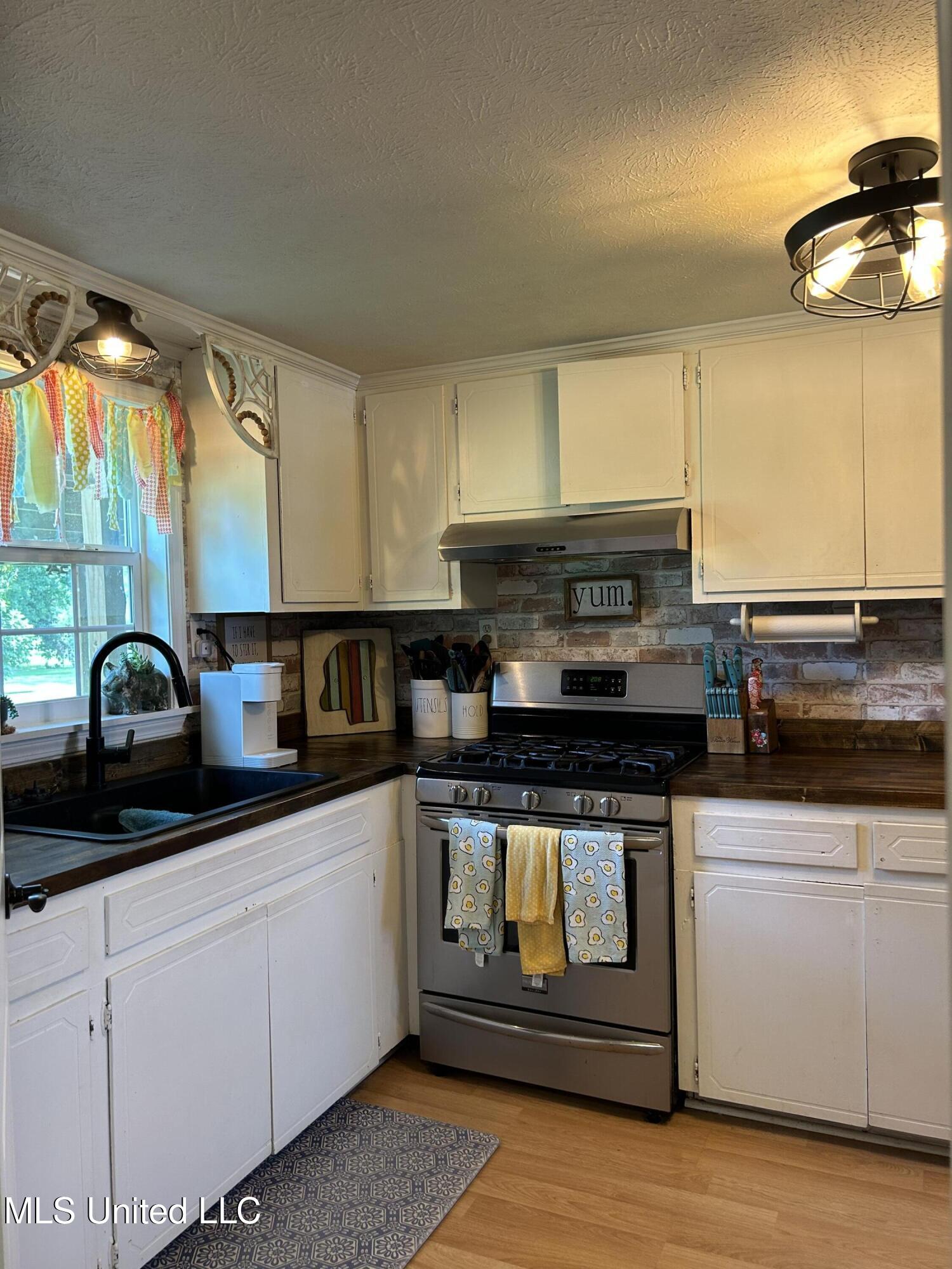 3048 Georgetown Street Hazlehurst, MS 39083 - Photo 16 of 34 IMG_6871