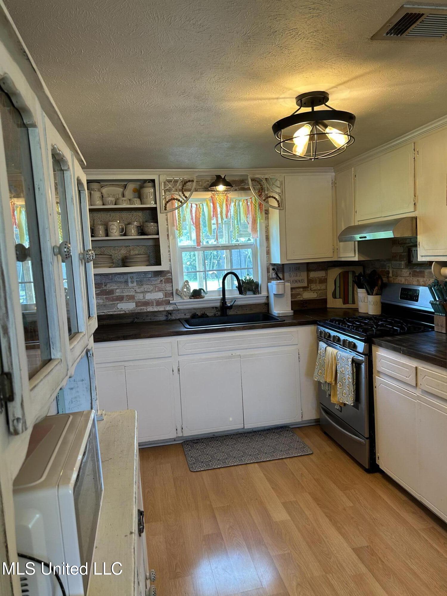 3048 Georgetown Street Hazlehurst, MS 39083 - Photo 3 of 34 IMG_6874