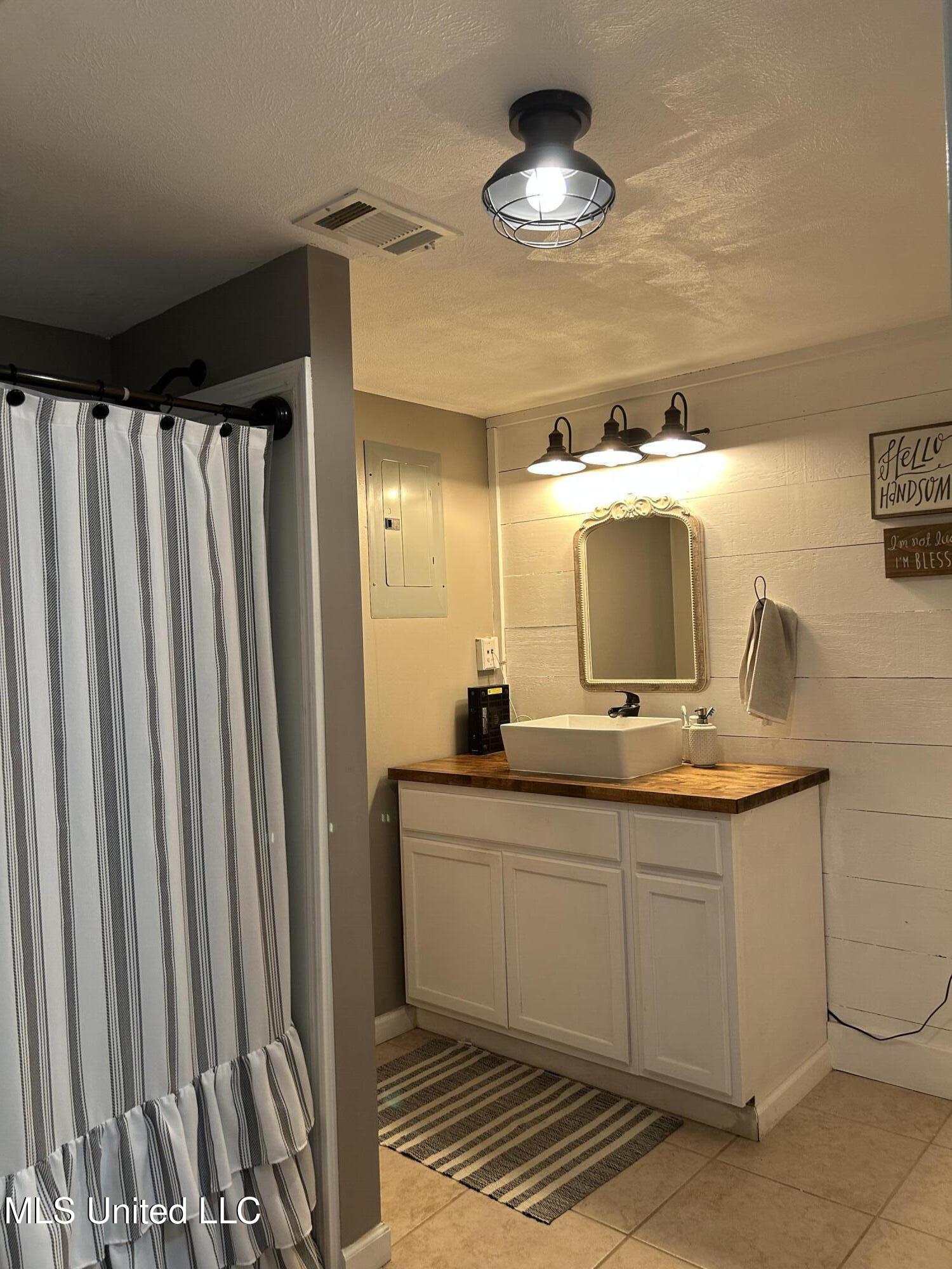 3048 Georgetown Street Hazlehurst, MS 39083 - Photo 4 of 34 IMG_6861