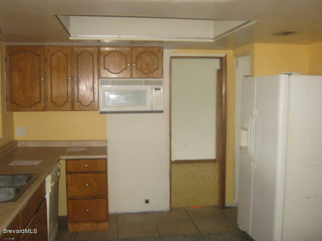 821 Edwards Street Northeast Palm Bay, FL 32905 - Photo 2 of 10 Kitchen.jpg