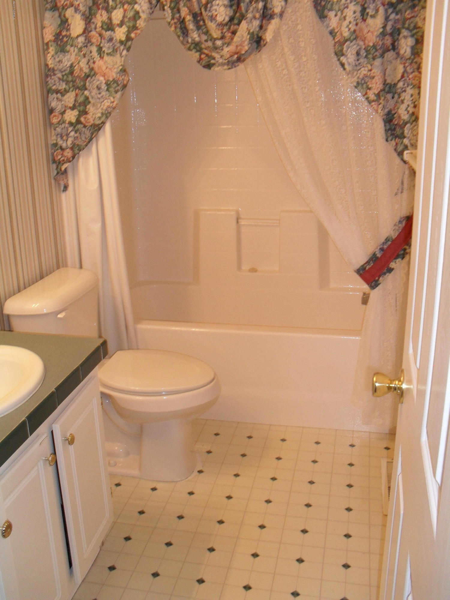 1935 Neuse Road Kinston, NC 28501 - Photo 13 of 18 Second Bath