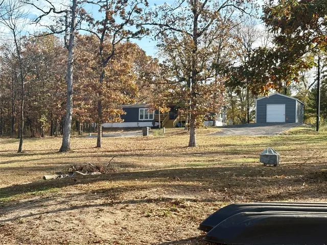 a view of a yard with a house