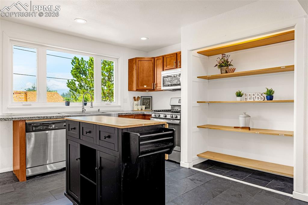 1535 Lexington Road Pueblo, CO 81001 - Photo 12 of 44