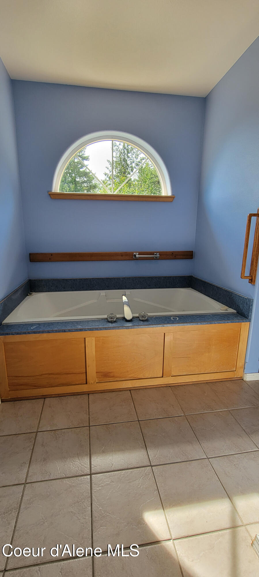 271 Windswept Court Naples, ID 83847 - Photo 23 of 38 Master Bath