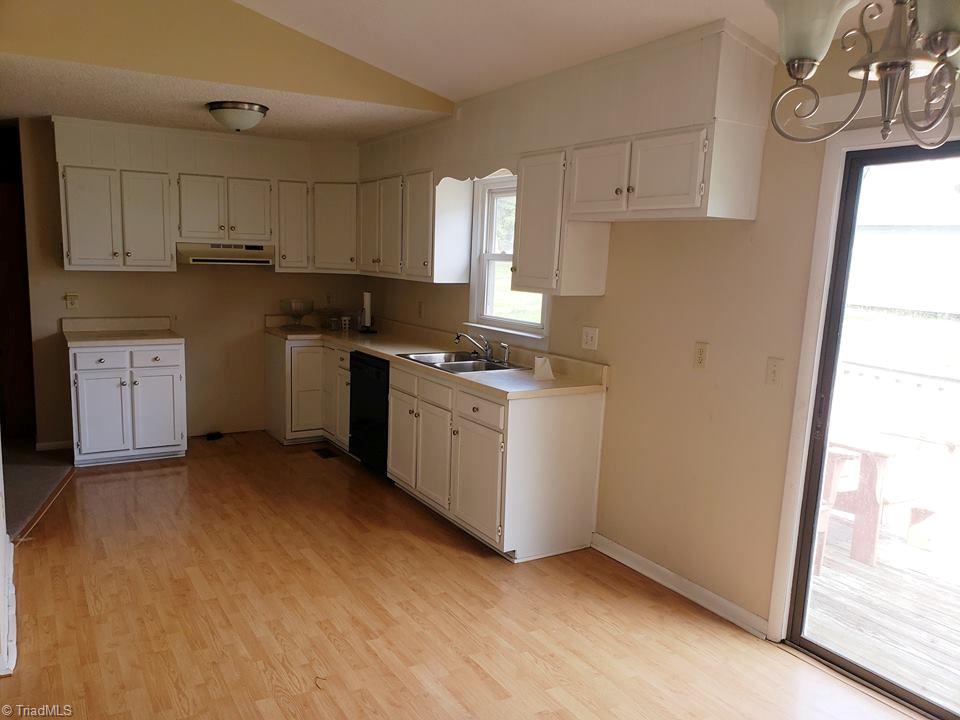 422 Heitman Road Thomasville, NC 27360 - Photo 4 of 9 Gallery Image 4