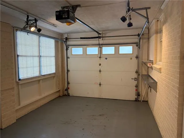 $2,250 | 210 East William David Parkway, Metairie, LA 70005