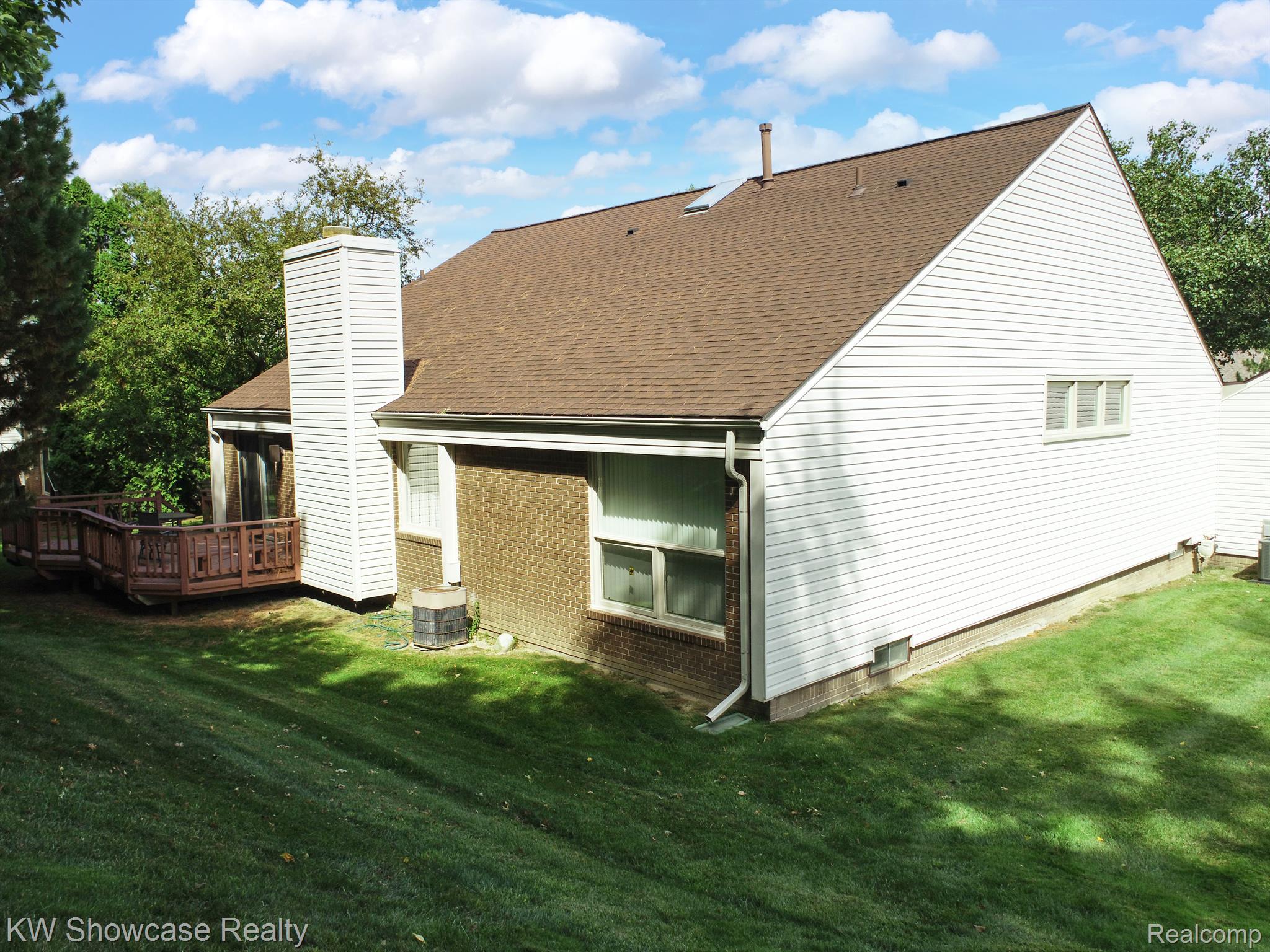 5252 Simpson Lake Road West Bloomfield, MI 48323 - Photo 40 of 55 Gallery Image 40