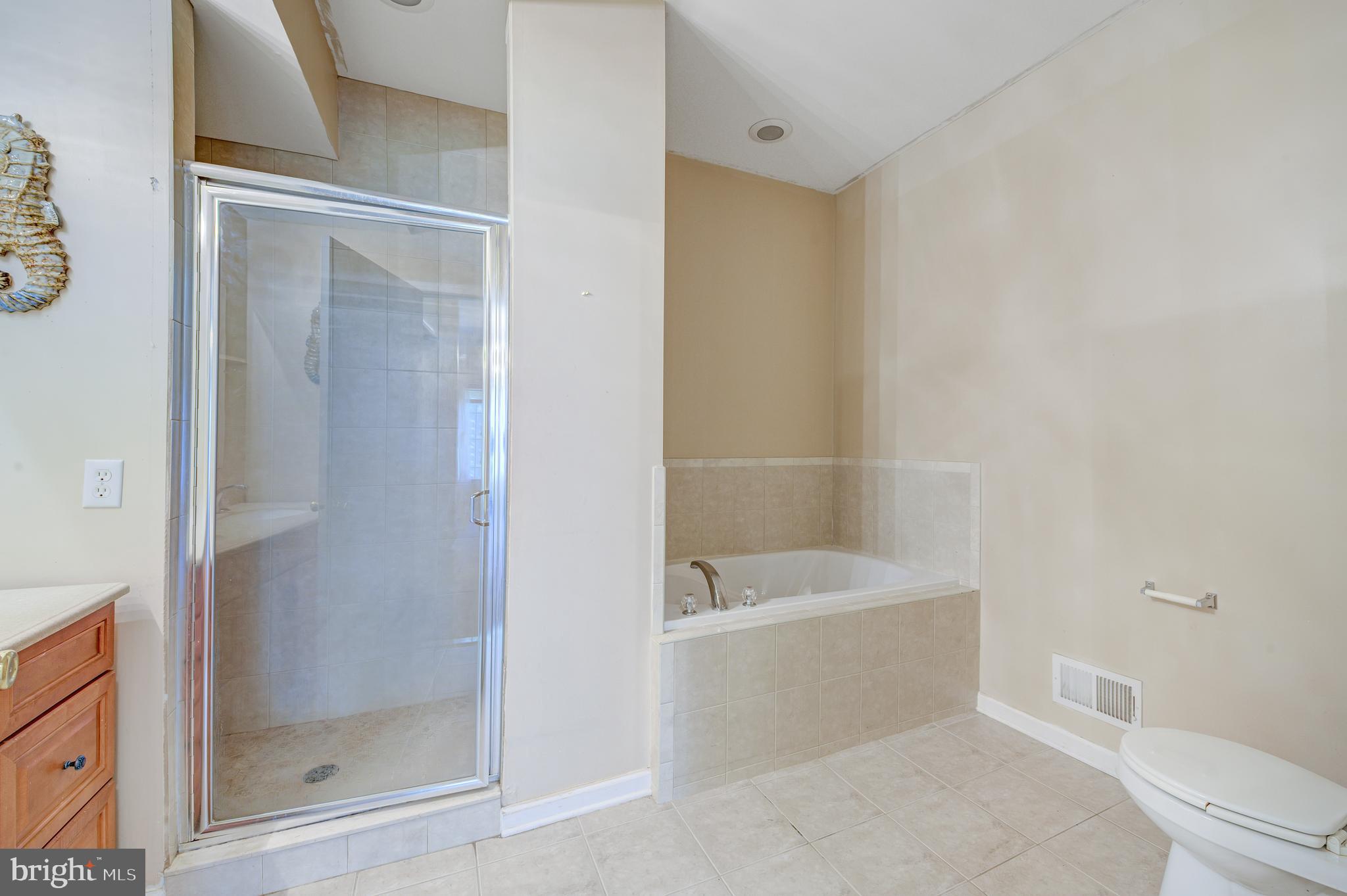14 Heals Farm Road Burlington, NJ 08016 - Photo 20 of 47 Owners en suite