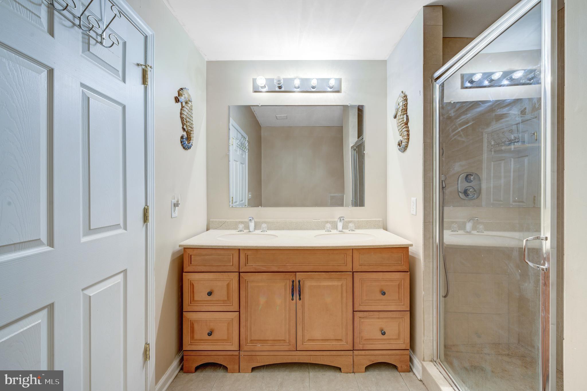 14 Heals Farm Road Burlington, NJ 08016 - Photo 21 of 47 Owners en suite - view 2