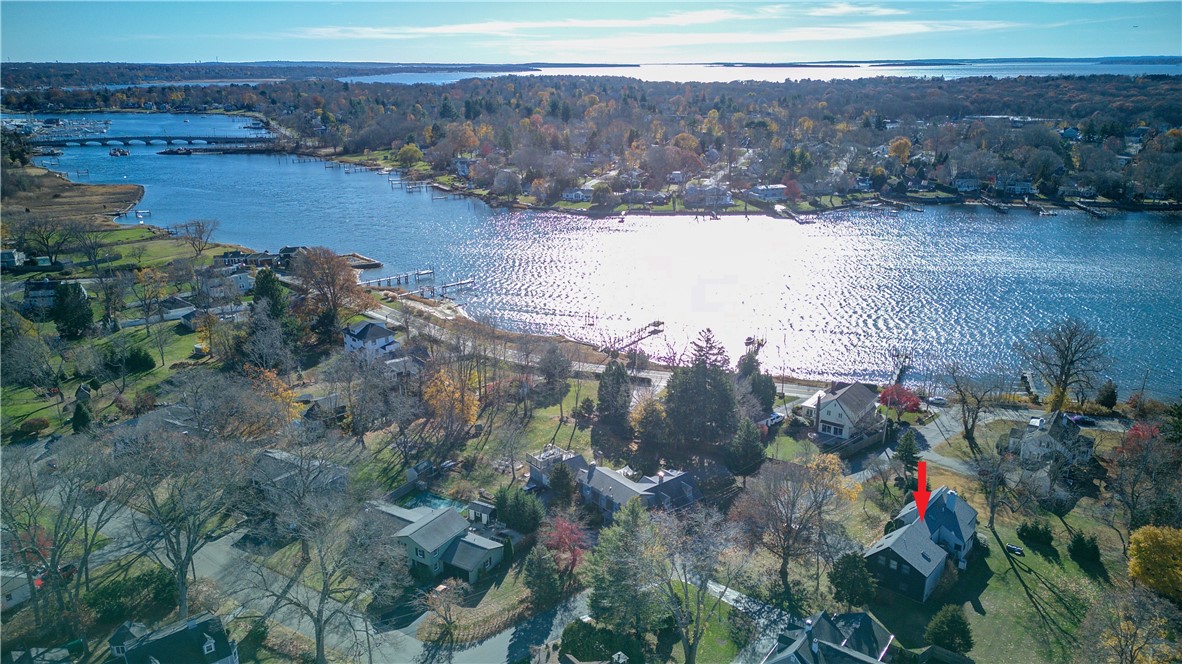 8 Linden Road Barrington, RI 02806 - Photo 4 of 37