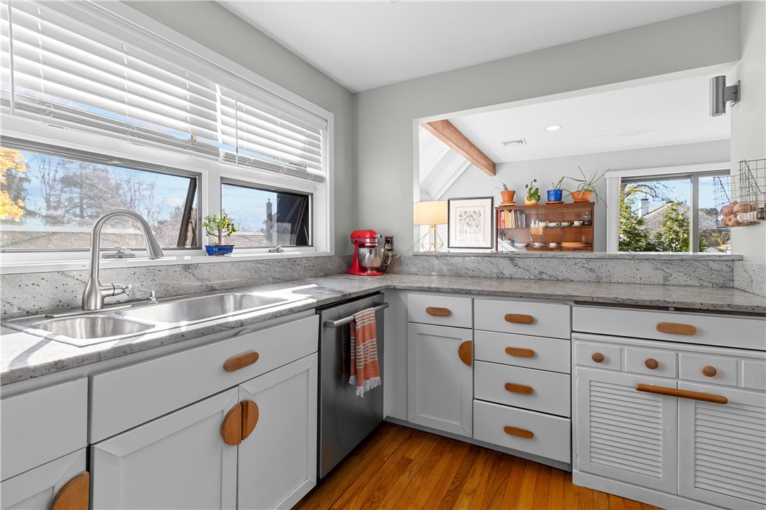 8 Linden Road Barrington, RI 02806 - Photo 8 of 37