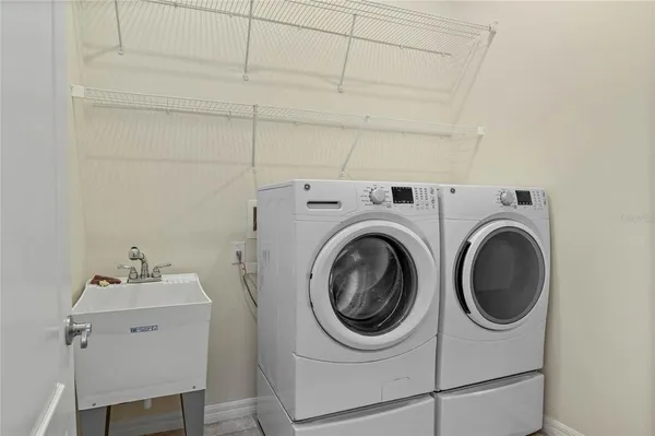 $2,400 | 989 Maypole Drive, Apopka, FL 32703