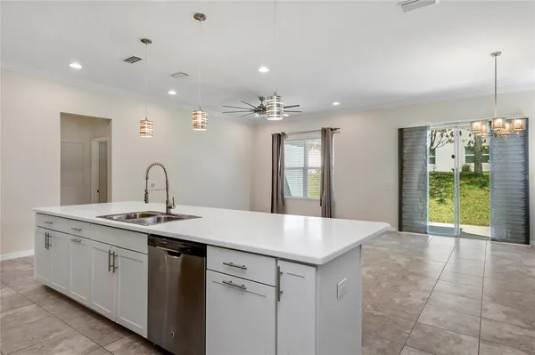 $2,400 | 989 Maypole Drive, Apopka, FL 32703