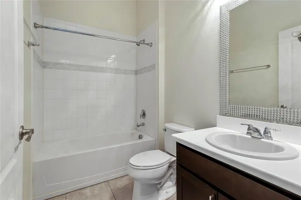 $2,400 | 989 Maypole Drive, Apopka, FL 32703