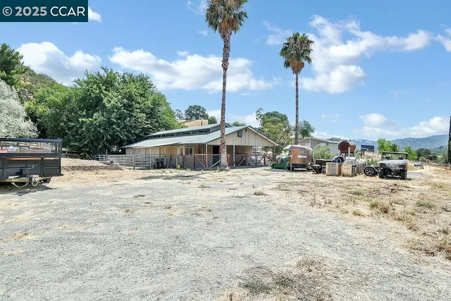 a view of a dry yard with a street