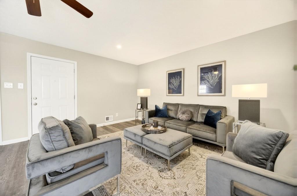 2545 Ridgecrest Drive Northwest Kennesaw, GA 30152 - Photo 4 of 20 a living room with furniture and a couch