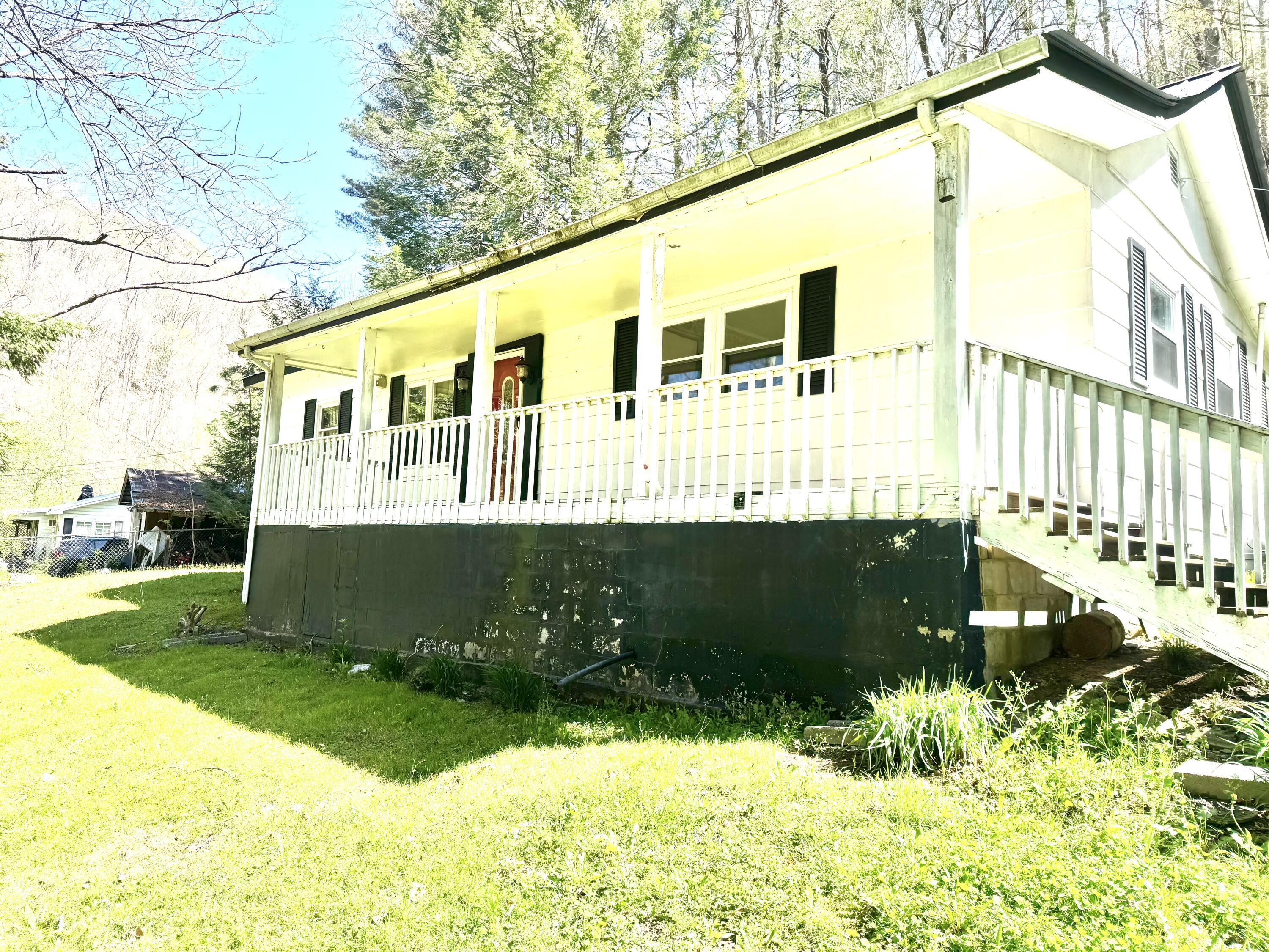 89 Belles Fork Road Manchester, KY 40962 - Photo 3 of 13 IMG_2435