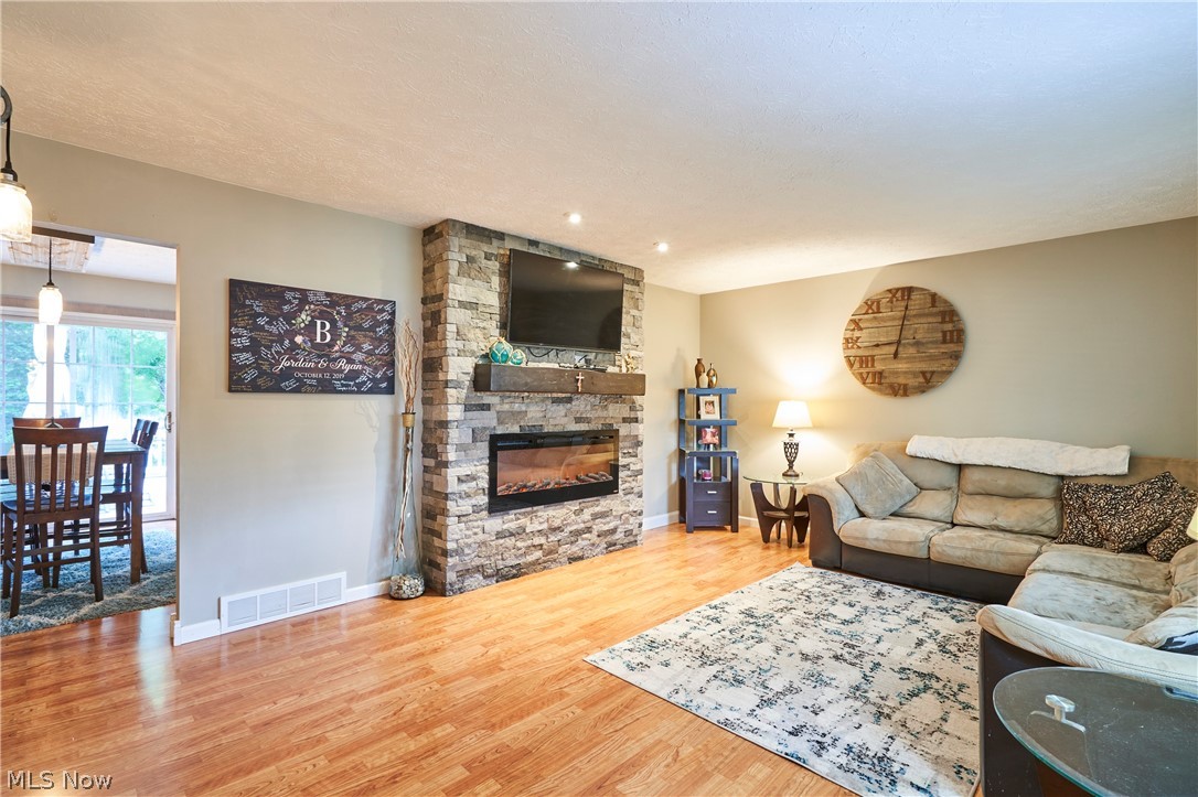 2808 Lynne Road Akron, OH 44312 - Photo 3 of 27