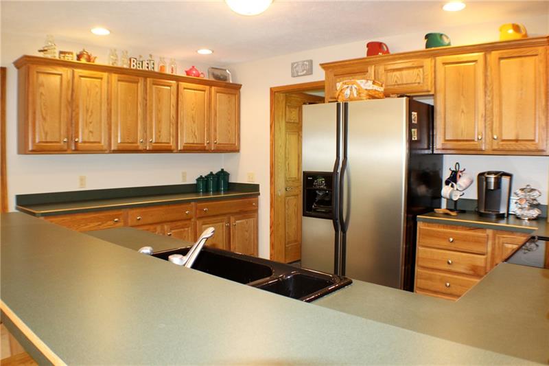 218 Tieline Road Grove City, PA 16127 - Photo 8 of 25 Gallery Image 8
