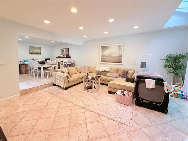 $599,999 | 7904 Topanga Canyon Boulevard, Unit 3, Canoga Park, CA 91304