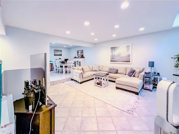 $619,999 | 7904 Topanga Canyon Boulevard, Unit 3, Canoga Park, CA 91304