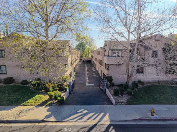 $599,999 | 7904 Topanga Canyon Boulevard, Unit 3, Canoga Park, CA 91304