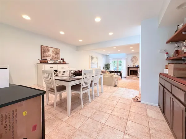 $599,999 | 7904 Topanga Canyon Boulevard, Unit 3, Canoga Park, CA 91304