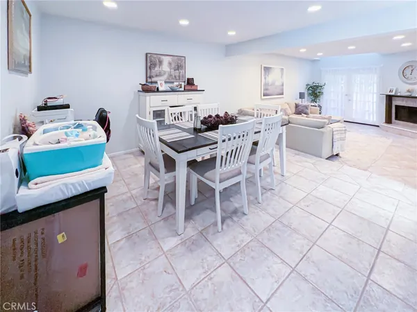 $619,999 | 7904 Topanga Canyon Boulevard, Unit 3, Canoga Park, CA 91304