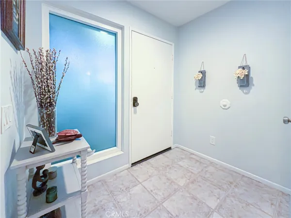 $619,999 | 7904 Topanga Canyon Boulevard, Unit 3, Canoga Park, CA 91304
