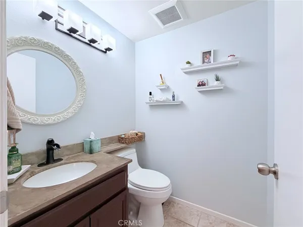 $599,999 | 7904 Topanga Canyon Boulevard, Unit 3, Canoga Park, CA 91304