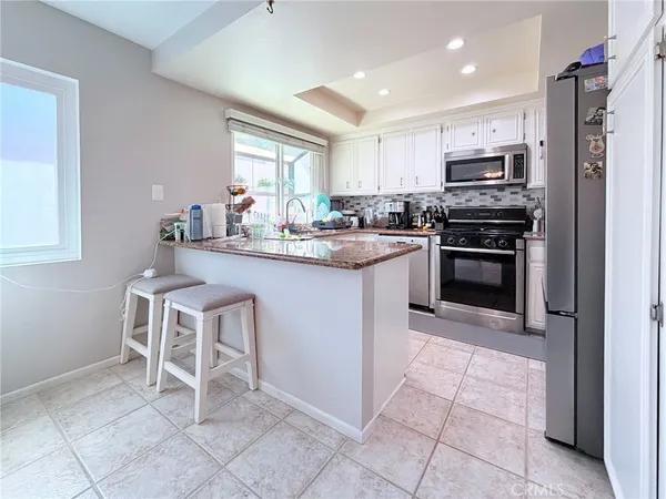 $599,999 | 7904 Topanga Canyon Boulevard, Unit 3, Canoga Park, CA 91304