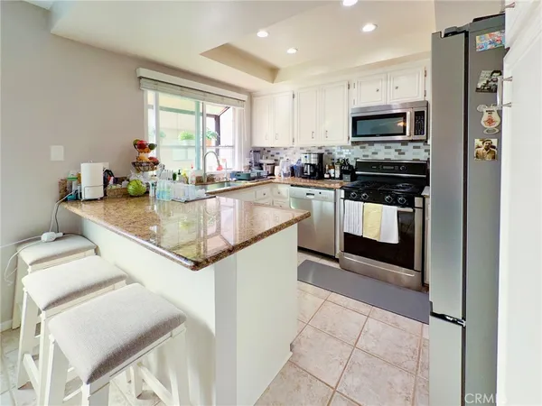 $619,999 | 7904 Topanga Canyon Boulevard, Unit 3, Canoga Park, CA 91304