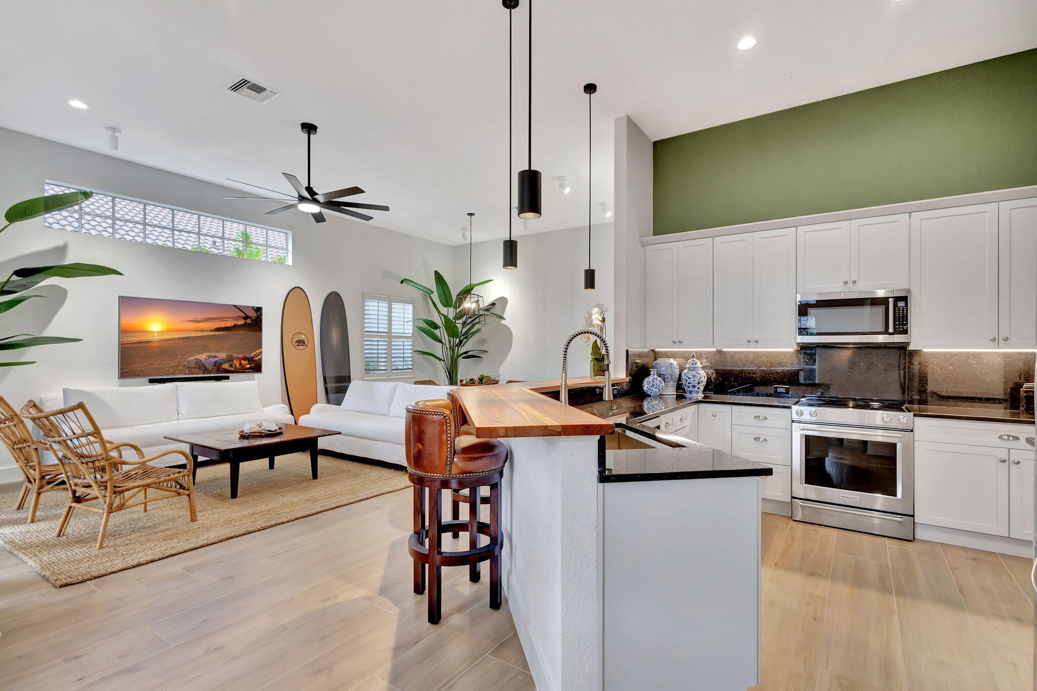 108 Palmfield Way Jupiter, FL 33458 - Photo 12 of 40 Kitchen w/ Bar Top