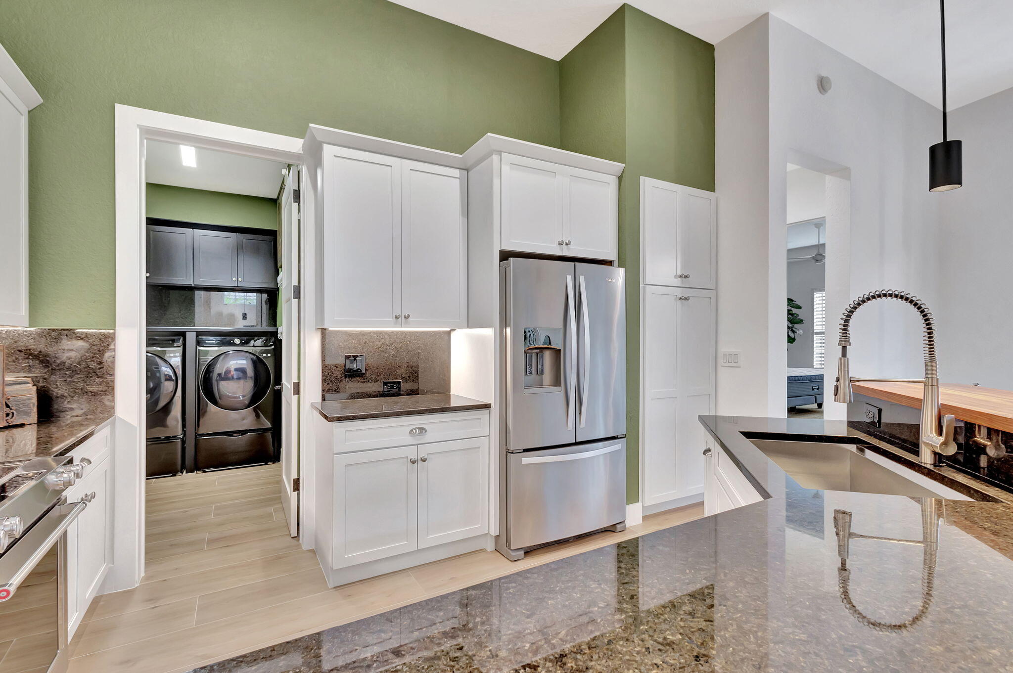 108 Palmfield Way Jupiter, FL 33458 - Photo 16 of 40 Kitchen & Laundry