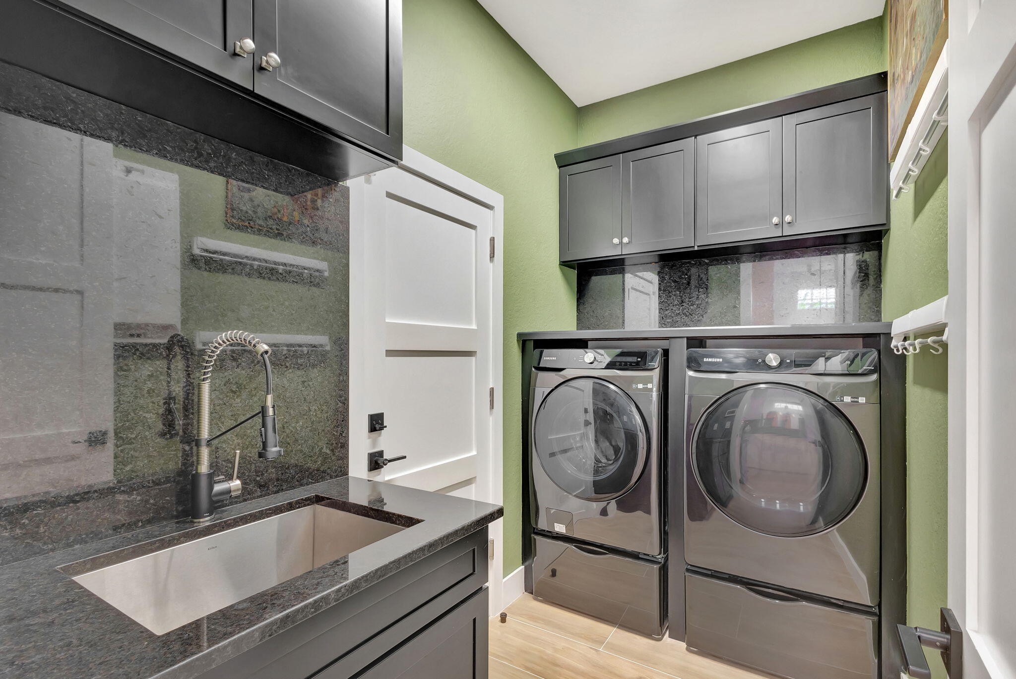 108 Palmfield Way Jupiter, FL 33458 - Photo 17 of 40 Laundry