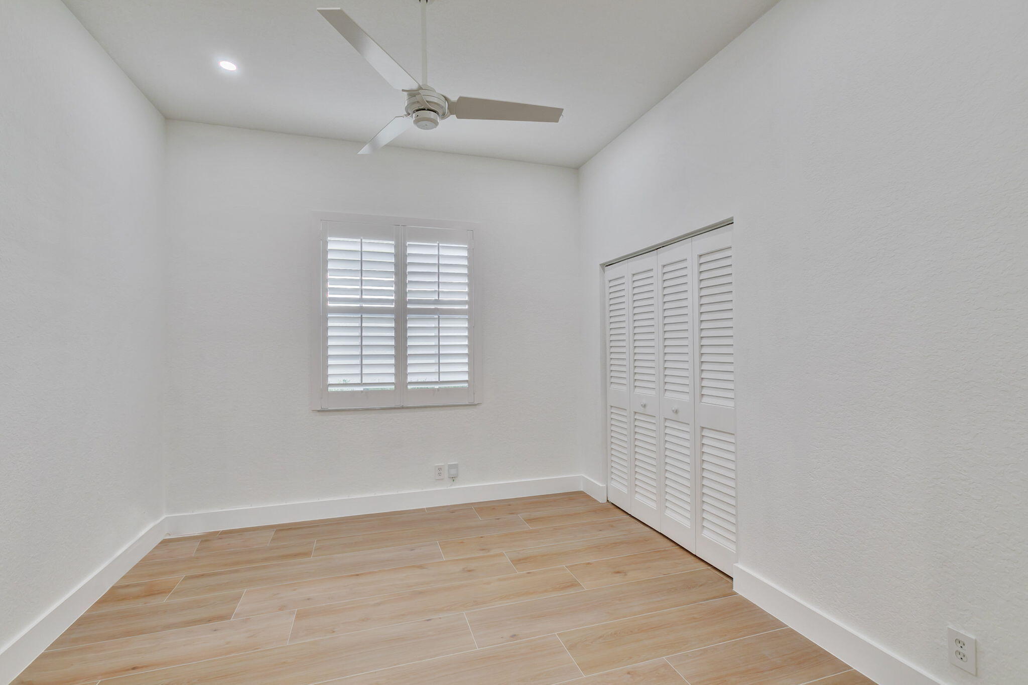 108 Palmfield Way Jupiter, FL 33458 - Photo 28 of 40 Middle Guest Bedroom