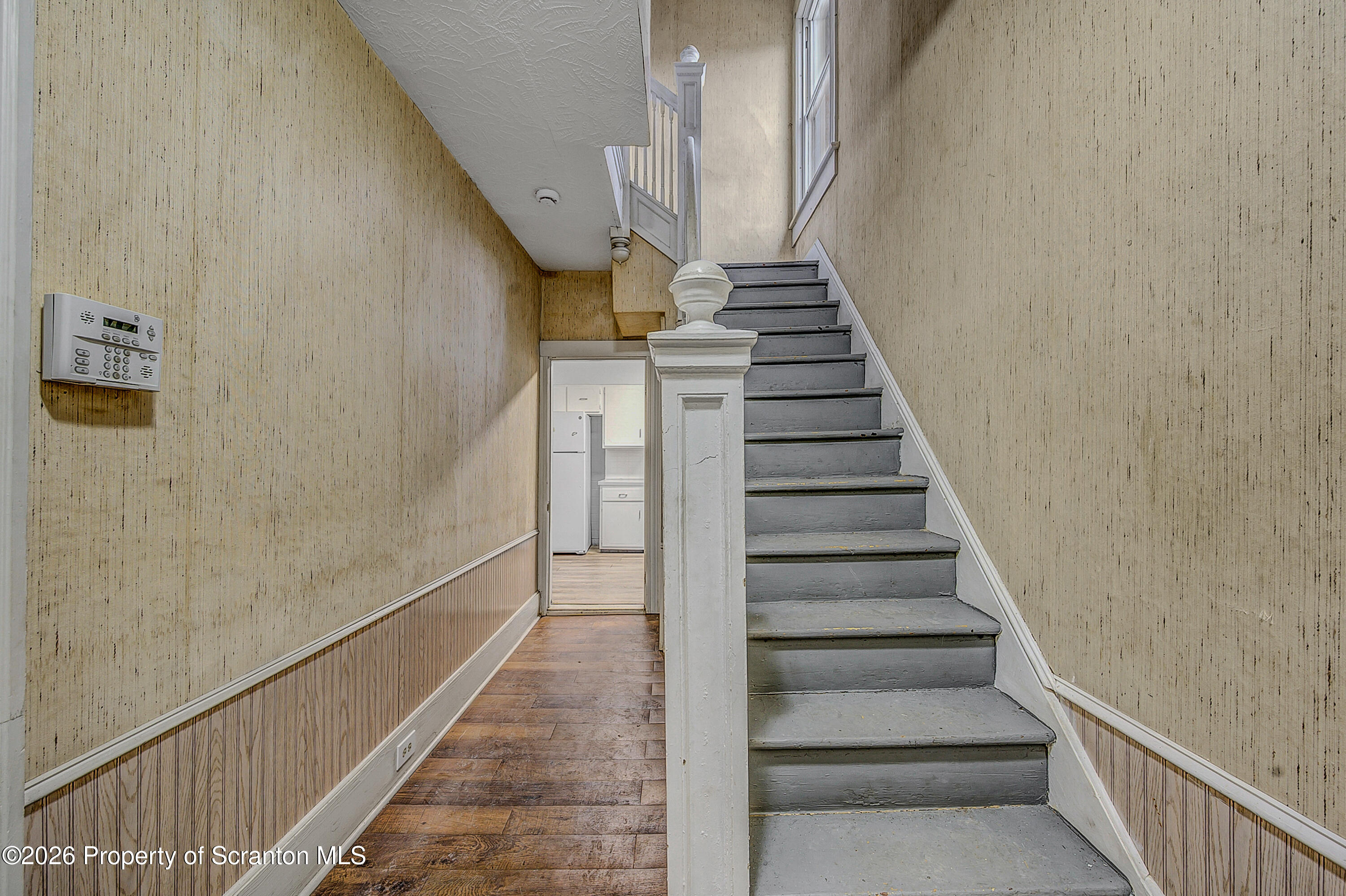 905 Albright Avenue Scranton, PA 18508 - Photo 9 of 56 a view of entryway
