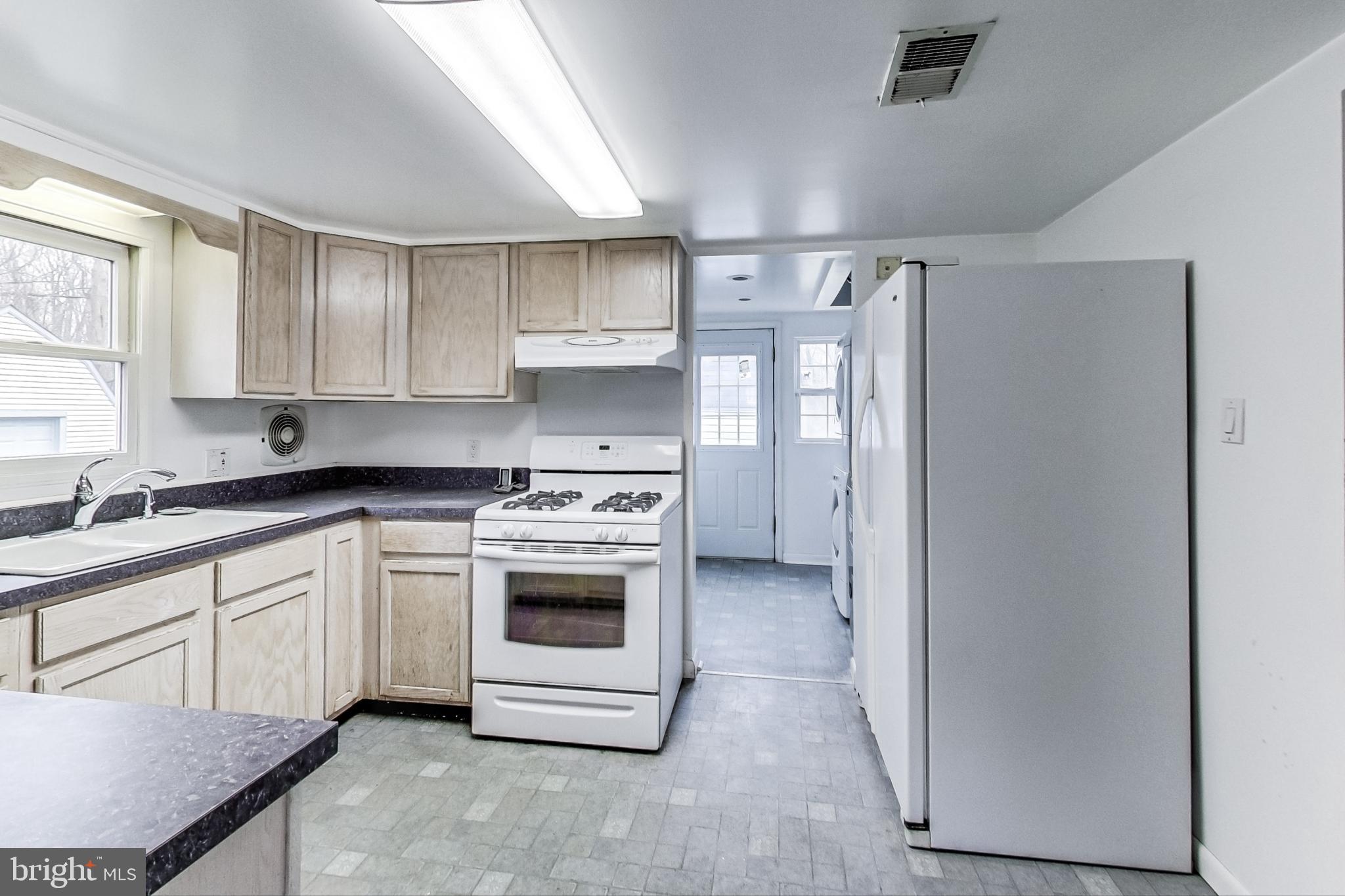 981 Patuxent Road Odenton, MD 21113 - Photo 13 of 48 Kitchen