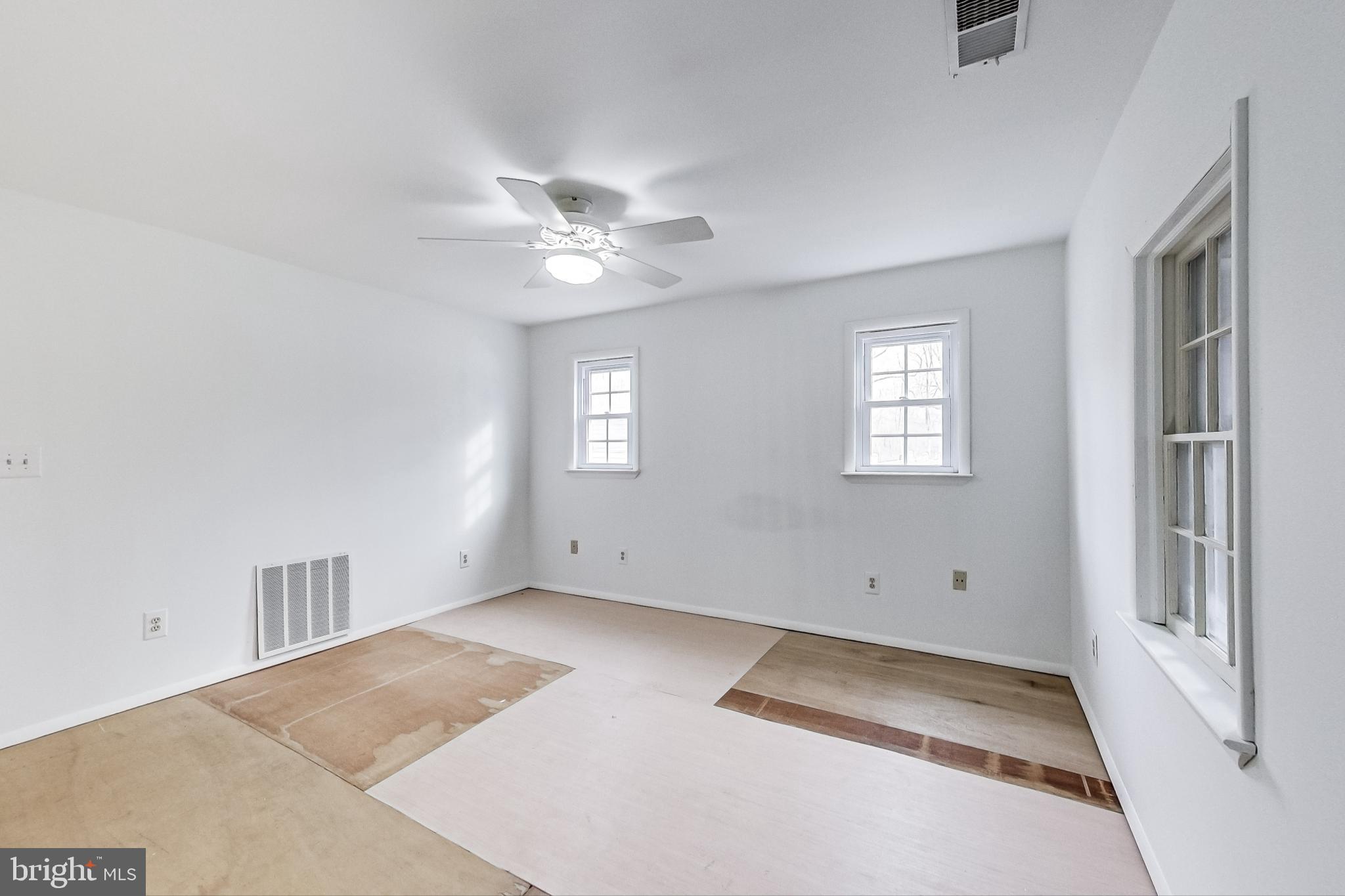 981 Patuxent Road Odenton, MD 21113 - Photo 6 of 48 Living Room