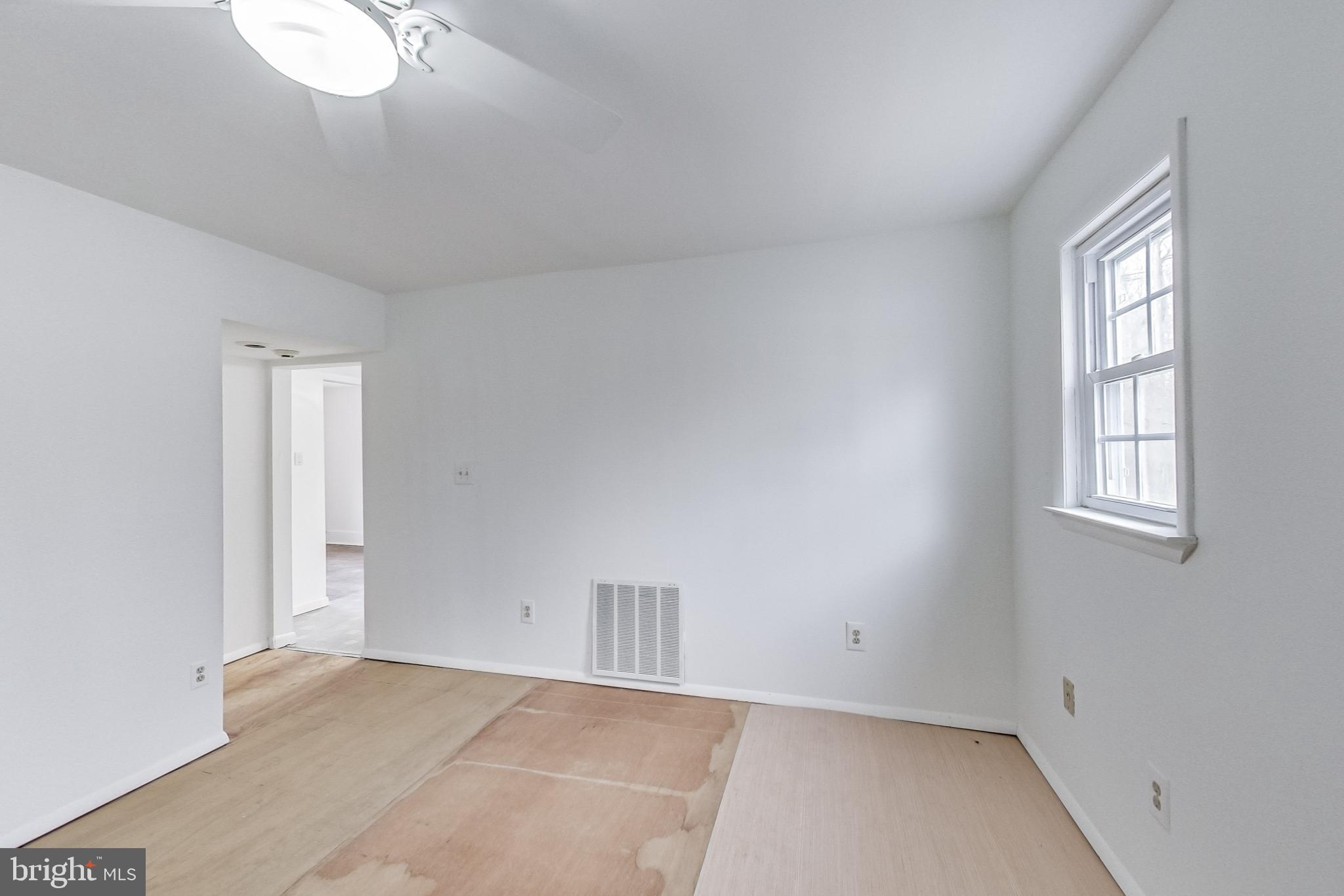 981 Patuxent Road Odenton, MD 21113 - Photo 7 of 48 Living Room