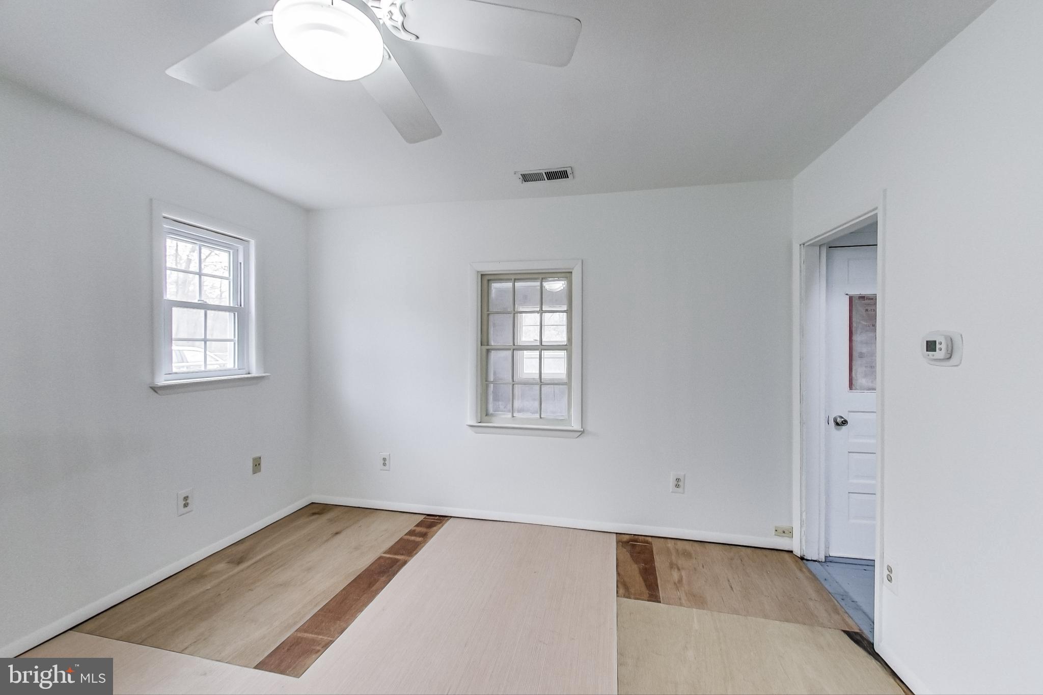 981 Patuxent Road Odenton, MD 21113 - Photo 8 of 48 Living Room