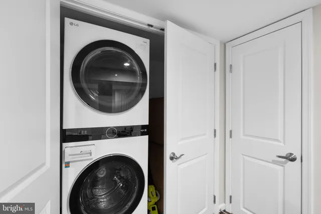 a view of room with a ceiling fan