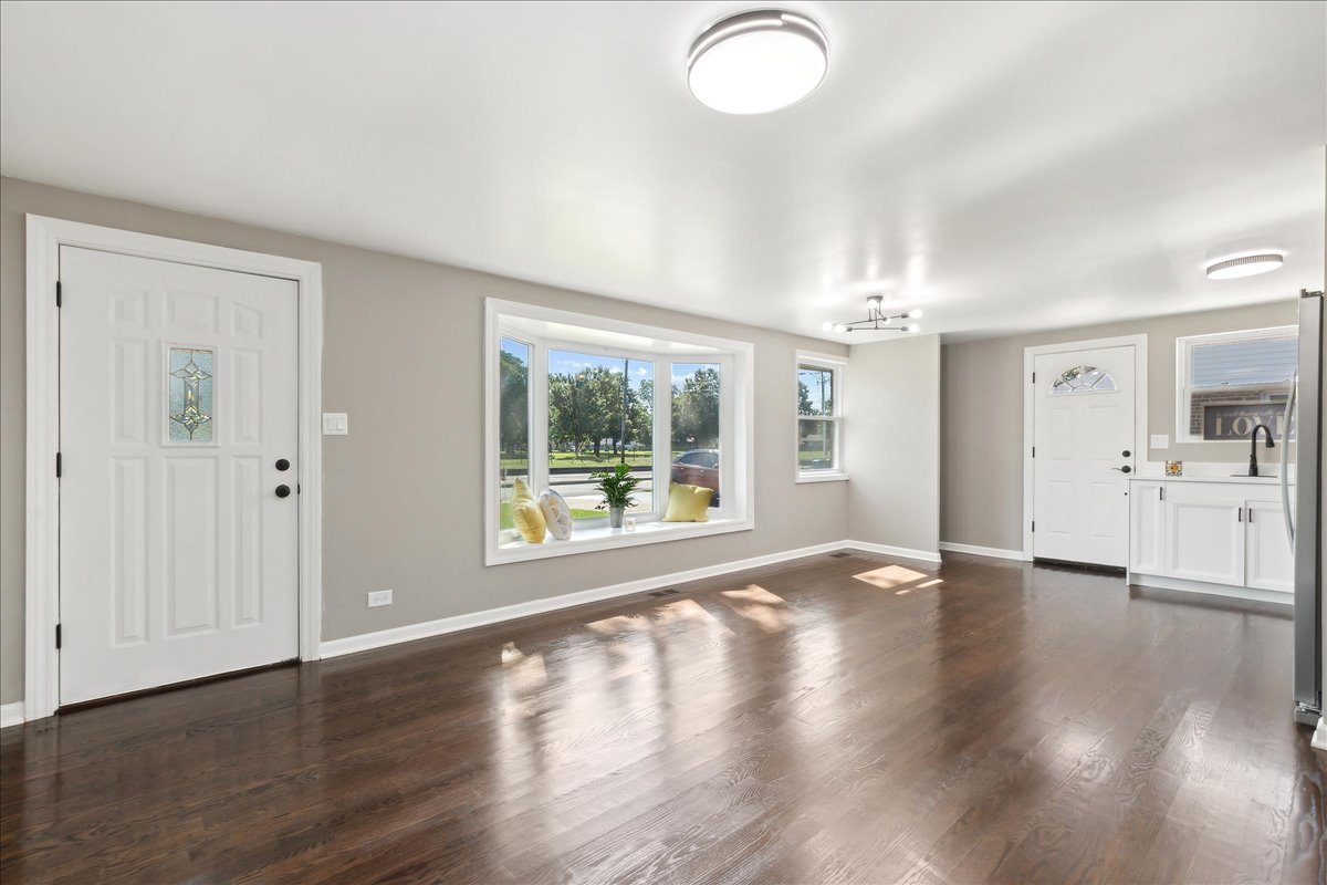 9002 South Pulaski Road Hometown, IL 60456 - Photo 3 of 15 Gallery Image 3