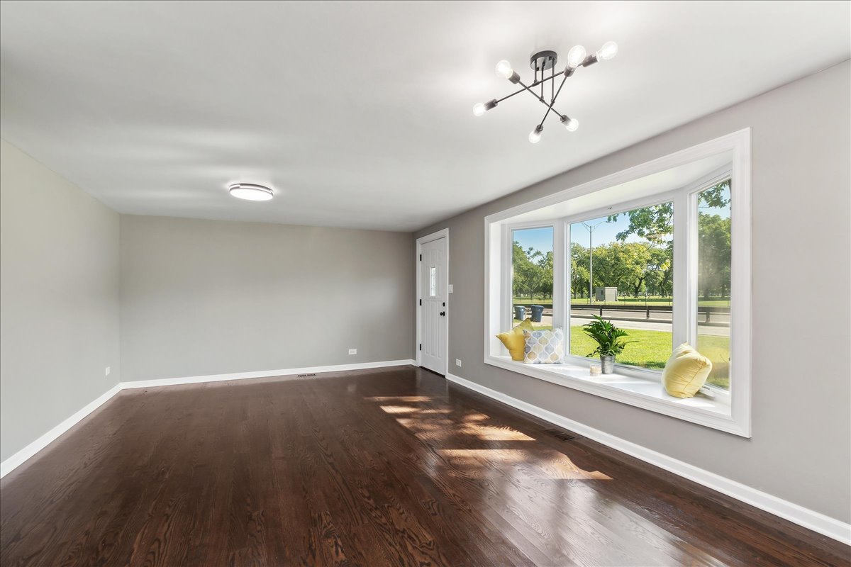 9002 South Pulaski Road Hometown, IL 60456 - Photo 4 of 15 Gallery Image 4