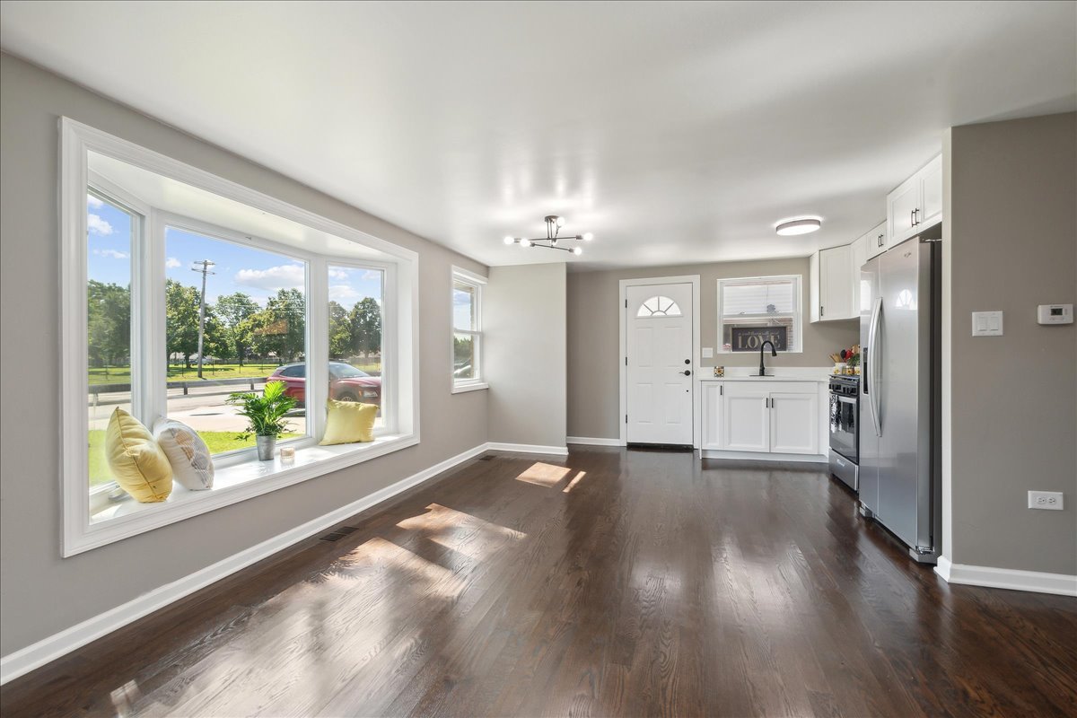 9002 South Pulaski Road Hometown, IL 60456 - Photo 5 of 15 Gallery Image 5