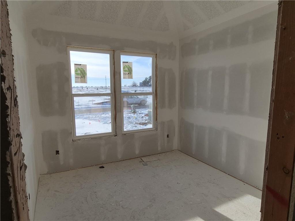 4927 146th Street Basehor, KS 66007 - Photo 11 of 64